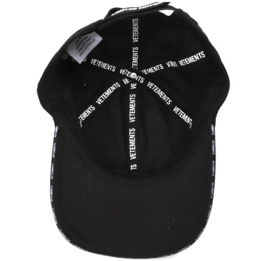 Logo embroidered cap 