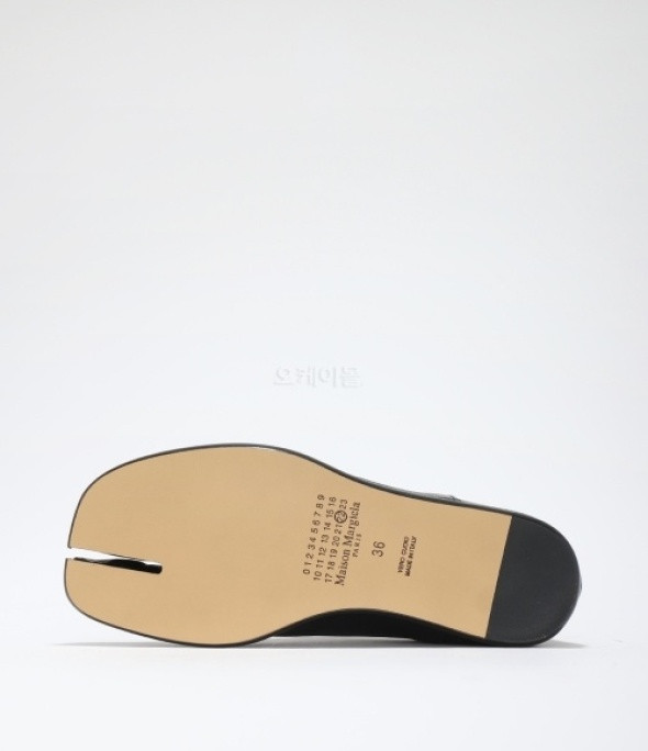 TABI LEATHER SLIP ON SHOES IN BLACK