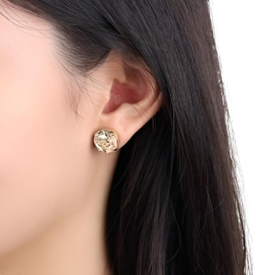 V logo metal crystal earrings