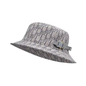 Oblique bucket hat