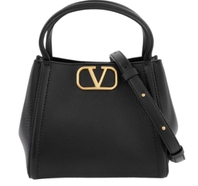 V logo shoulder bag