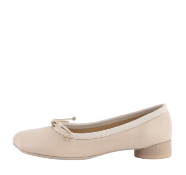 Anatomic ballerina flats