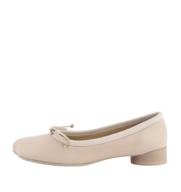 Anatomic ballerina flats