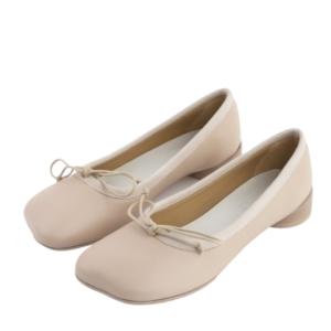 Anatomic ballerina flats