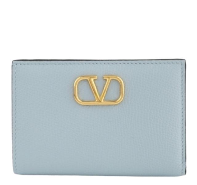 V logo signature half wallet