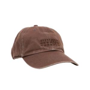 Numbering logo embroidered cotton ball cap