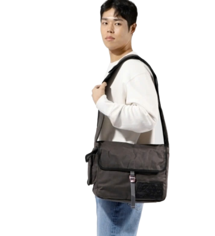 24FWMessenger Bag