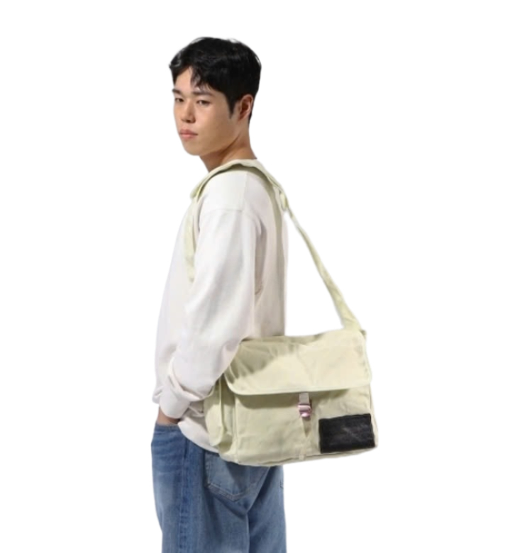 24FWMessenger Bag