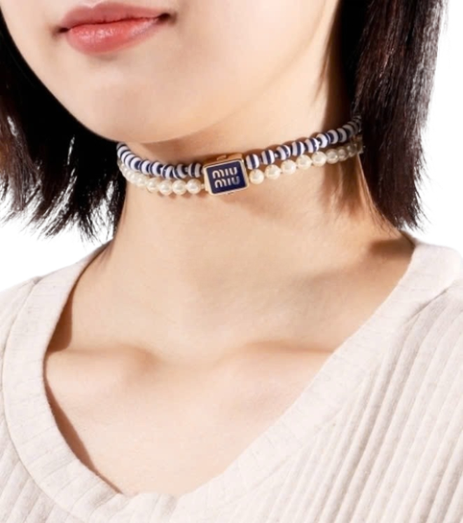 Metal and faux pearl choker