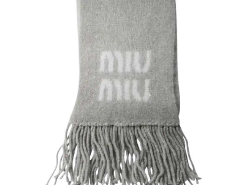 Scarf with contrasting logo