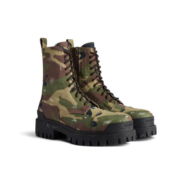 Camouflage lace-up boots