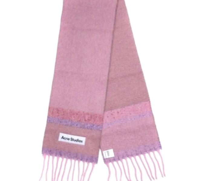 Fringed scarf logo