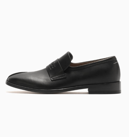 Loafers in Black