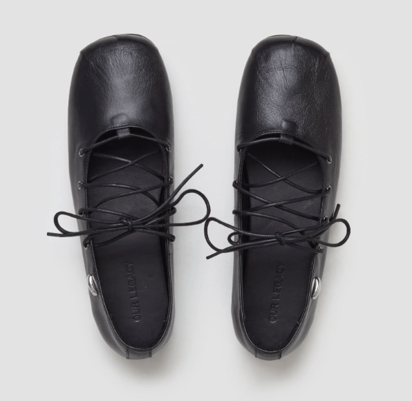 LACED SLIP IN MALLEABLE BLACK BULL HIDE 