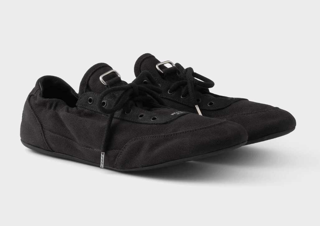 Black Collapse canvas sneakers