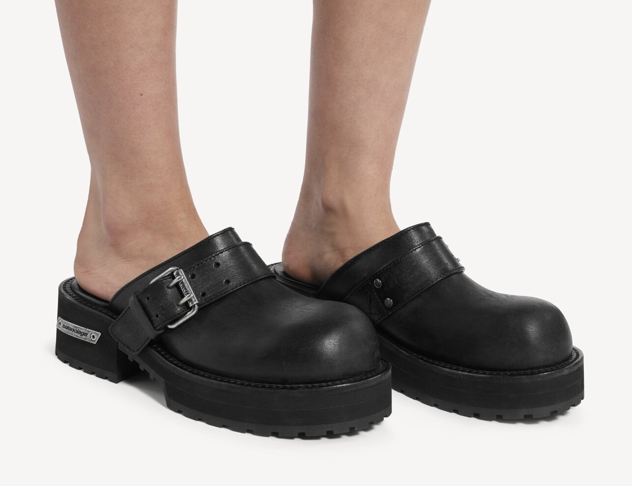 Venom Mule in Black