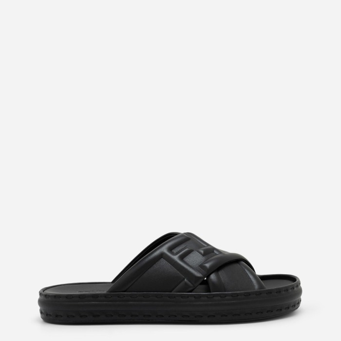 Over band sandals