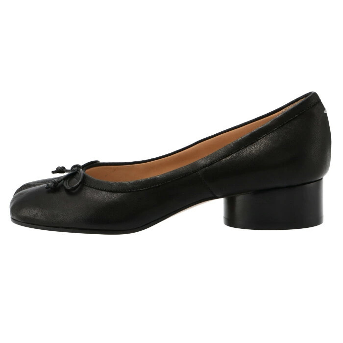 BALLET FLATS WITH ‘TABI’ TOE