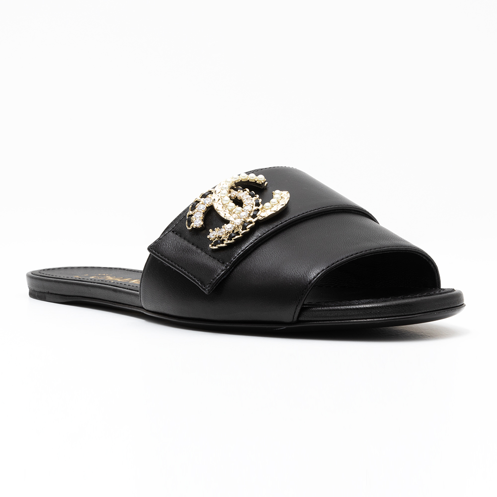 CC Logo Crystal Pearl Black Slippers
