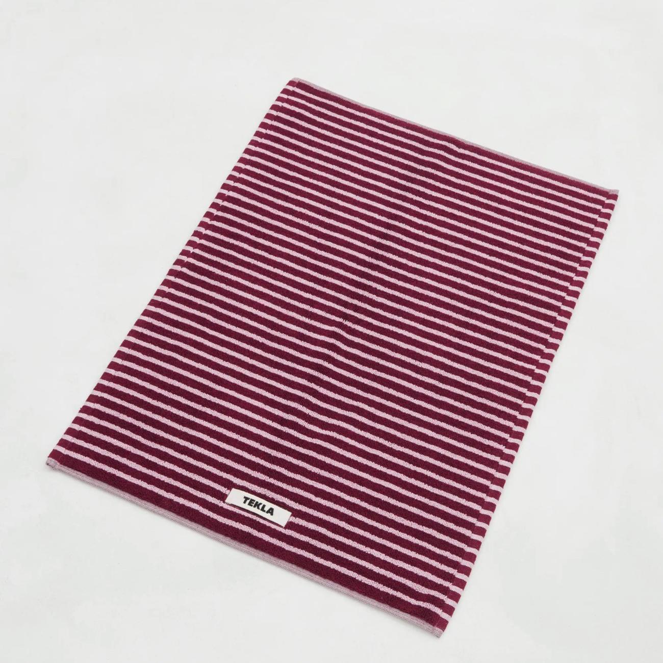 Red and Rose bath mat