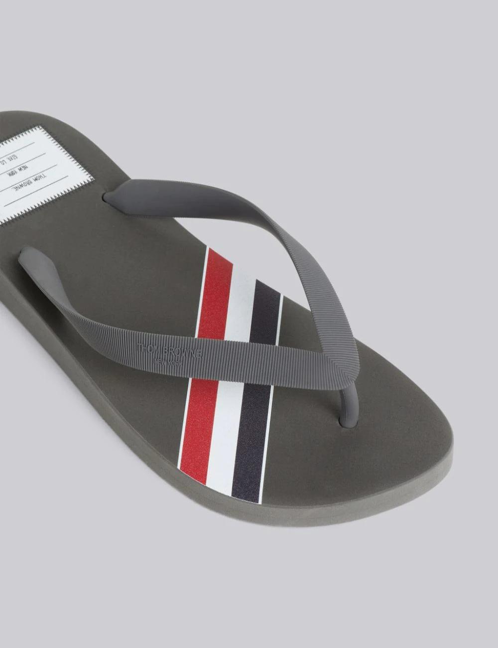 MEDIUM GREY MOLDED RUBBER STRIPE FLIP FLOP