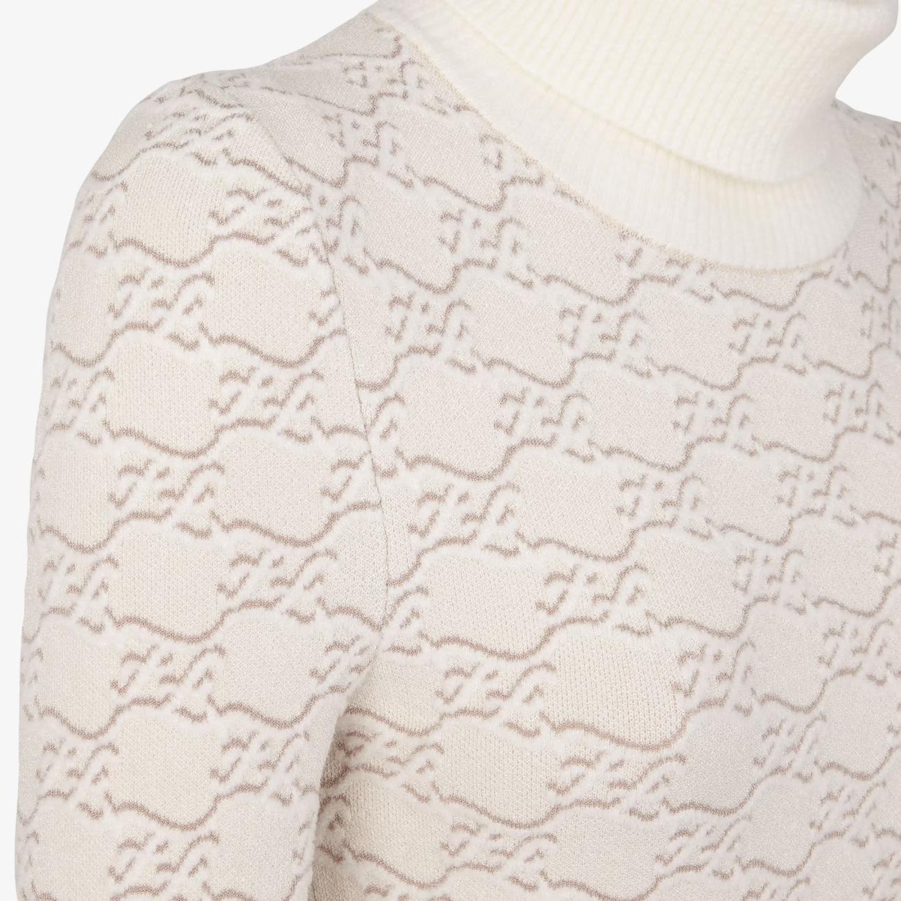 White velvet and viscose jumper