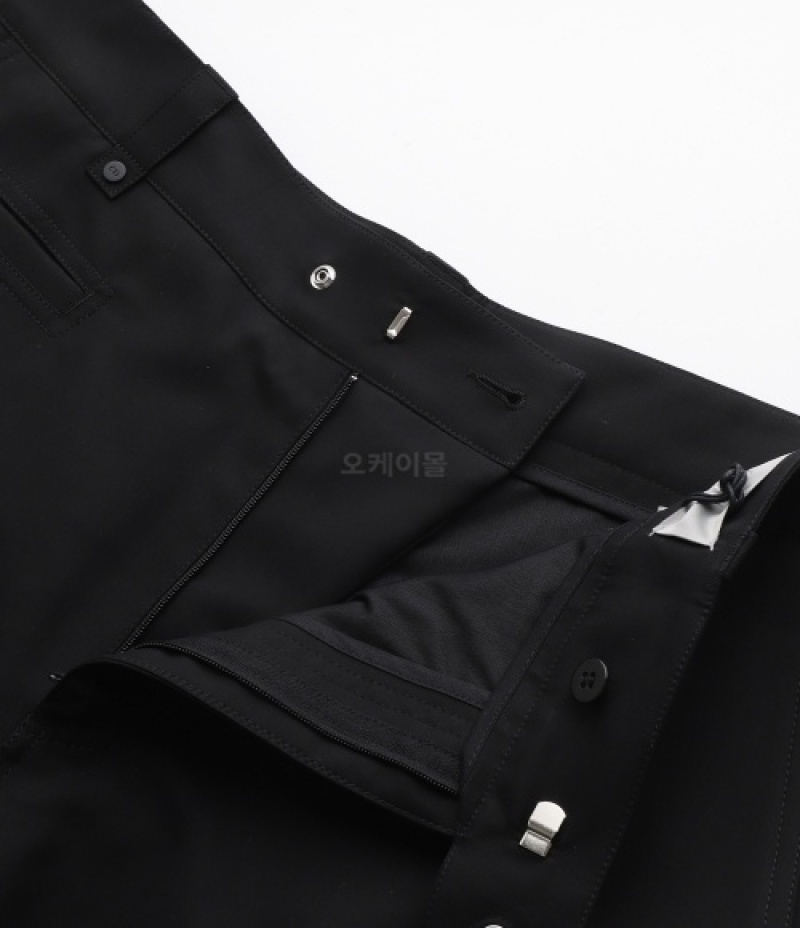 Dior Black Cargo Shorts With ‘CD’ Buckle