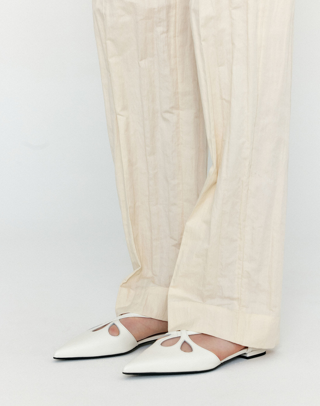 WINSELY Point Toe Cross-Strap Flat Sandals - Ivory