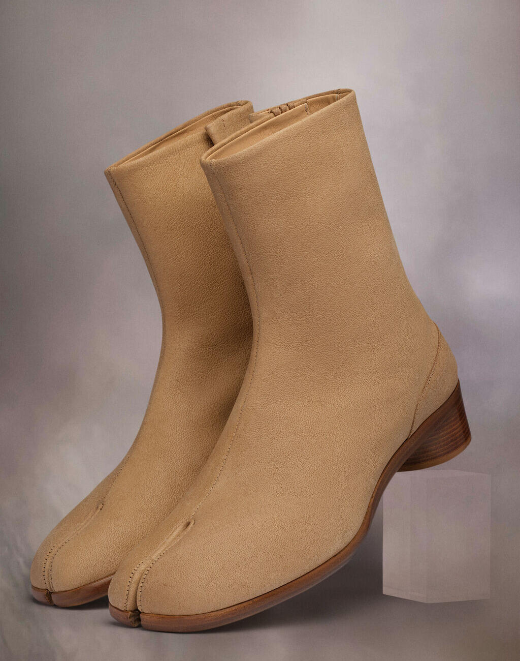 Tabi ankle boots in Beige