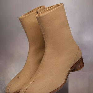 Tabi ankle boots in Beige