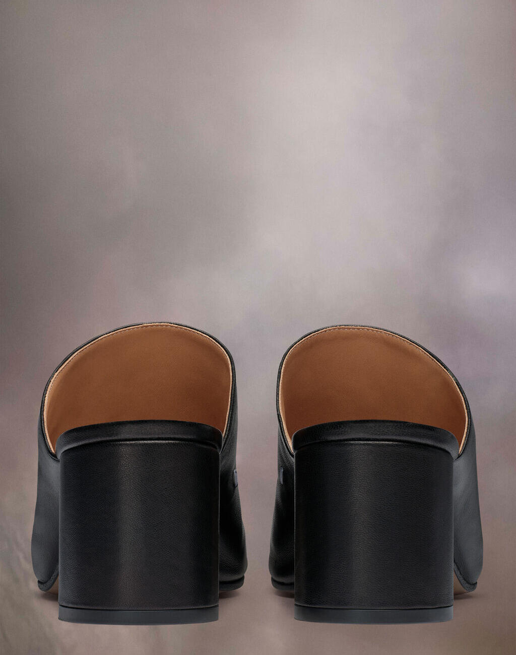 Tabi heel mules in Black