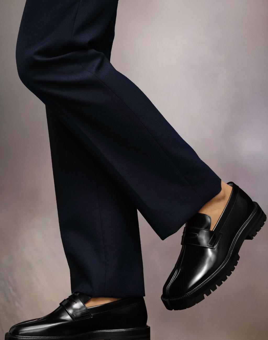 Tabi County Loafers in Black