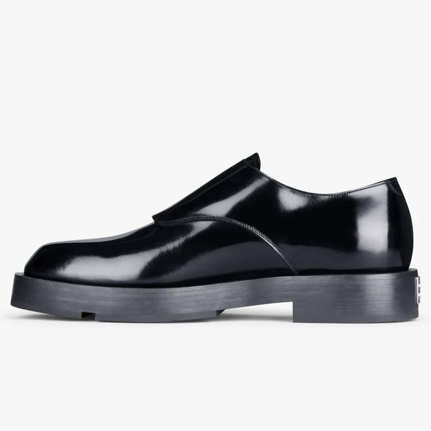 Squared derbies in leather with 4G buckle