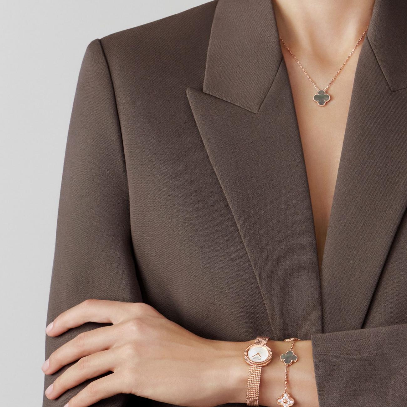 Perlée watch mother-of-pearl