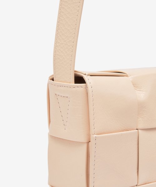 CASSETTE CROSSBODY BAG - Cream