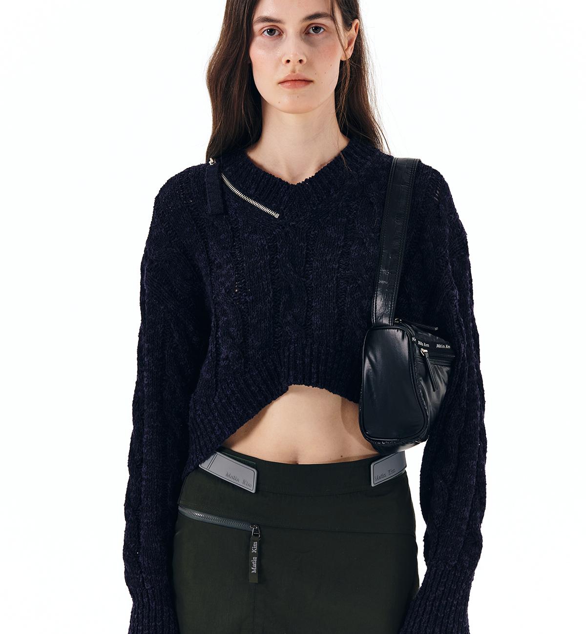 V NECK ZIP CROP KNIT PULLOVER IN NAVY