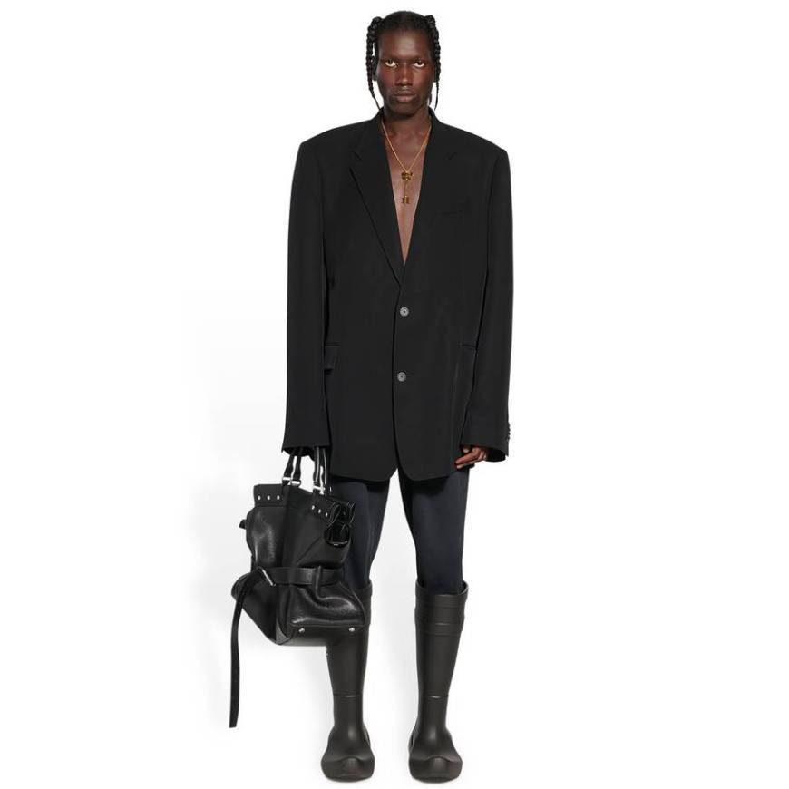 MEN'S CURVED SHOULDER JACKET IN BLACK