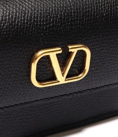 V logo card wallet