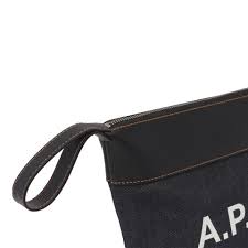 Axelle Pouch