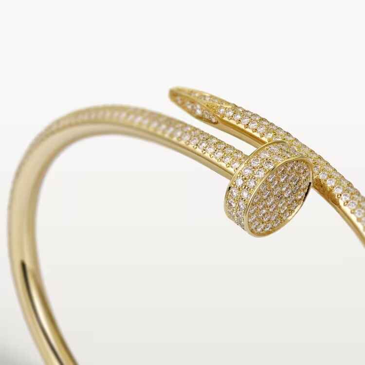 JUSTE UN CLOU BRACELET with 374 brilliant-cut diamonds
