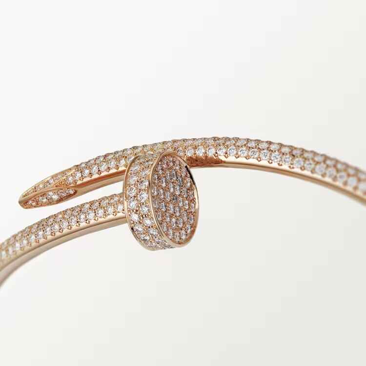 JUSTE UN CLOU BRACELET set with 374 brilliant-cut diamonds