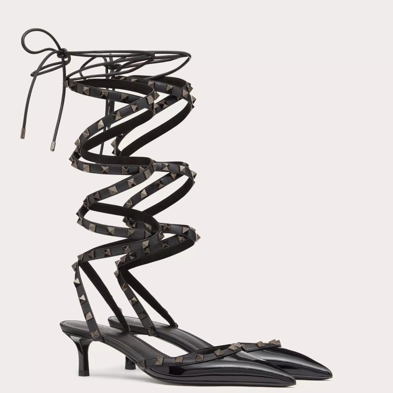 MATCHING STUD EMBELLISHED ROCKSTUD PATENT LEATHER PUMPS 50MM