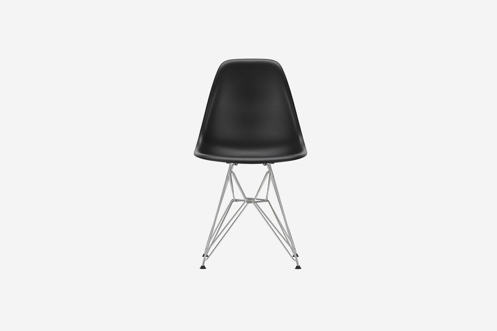 Vitra Eames Plastic Side Chair DSR Deep Black