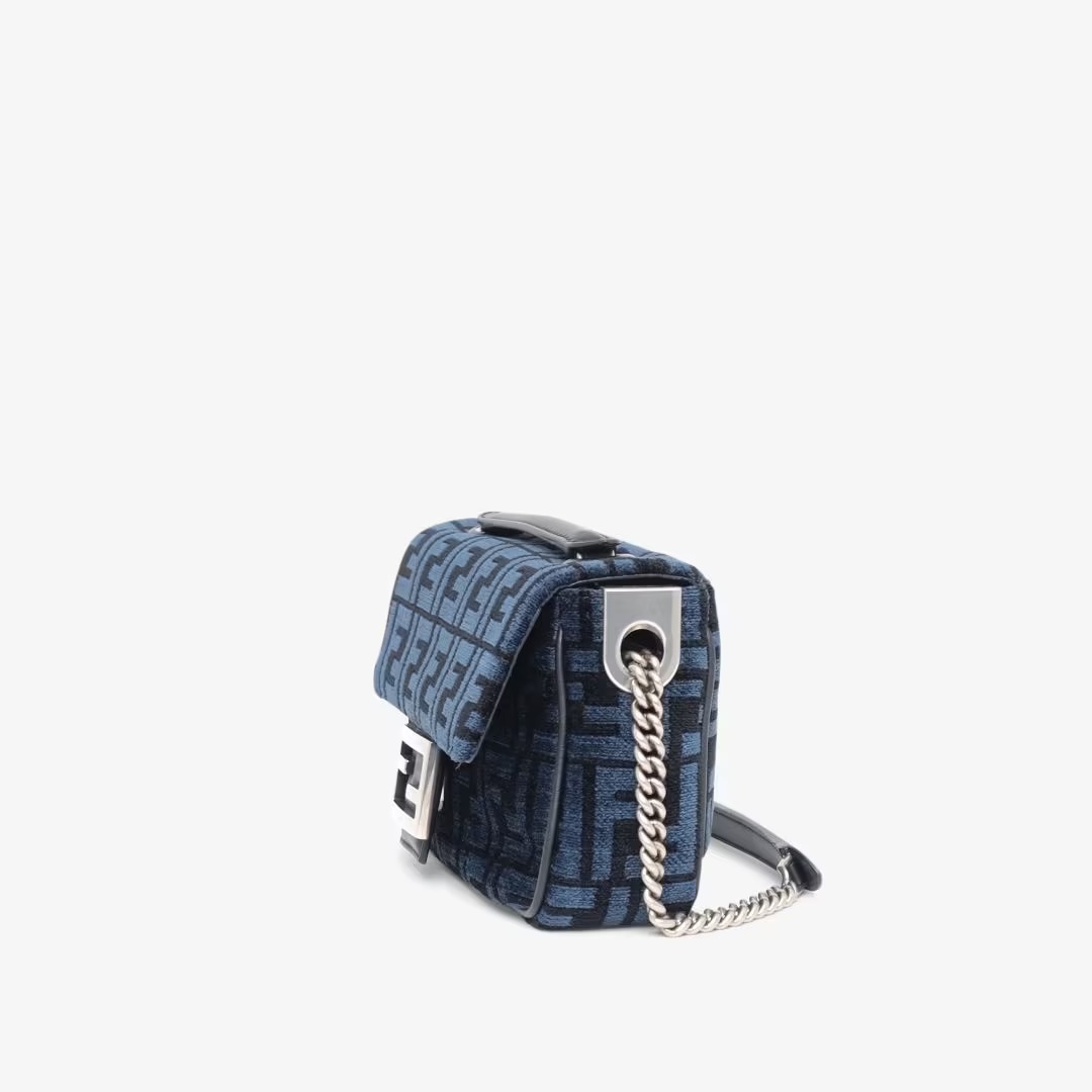 Baguette chain midi bag