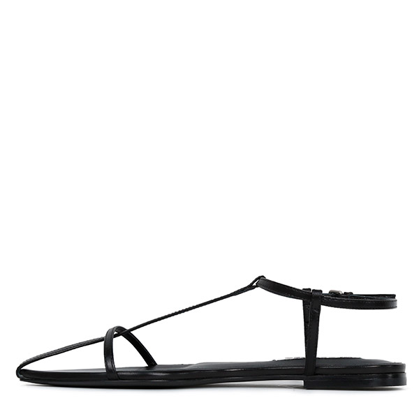 Strappy leather flat sandals