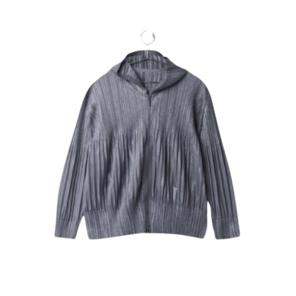 Pleated hood zip-up