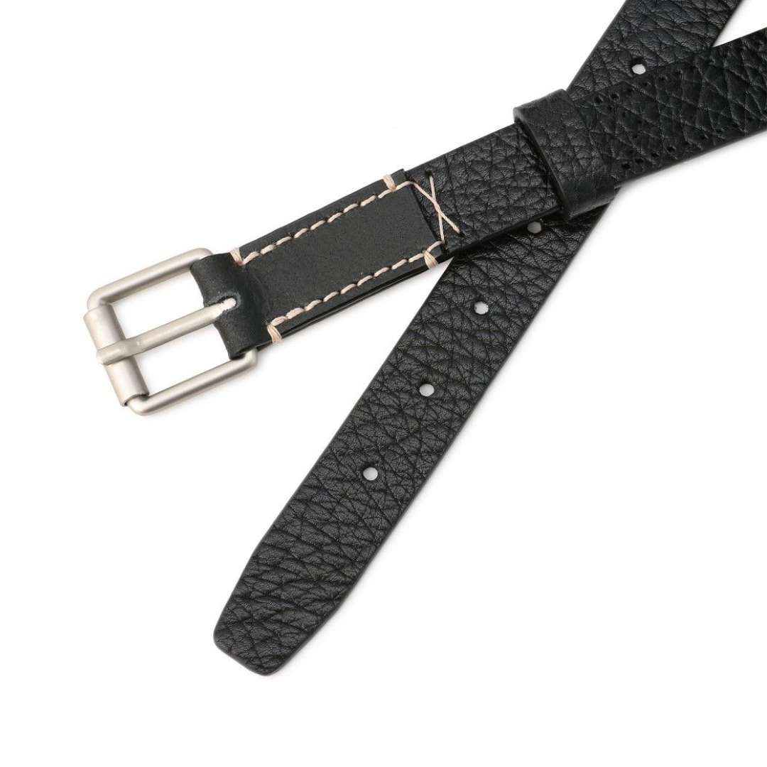 Black logo-engraved buckle belt