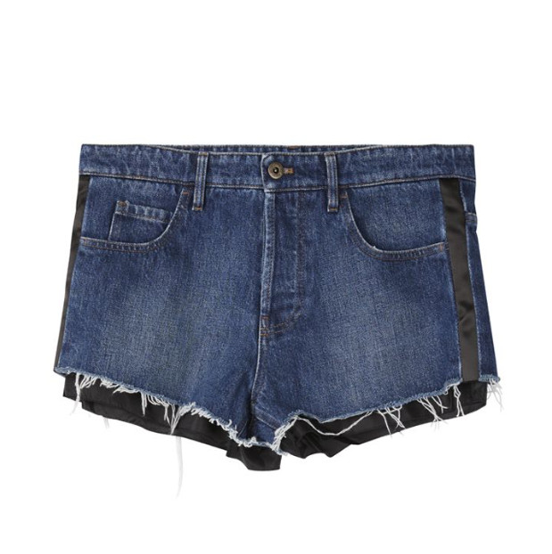 Back pocket logo low cut denim shorts