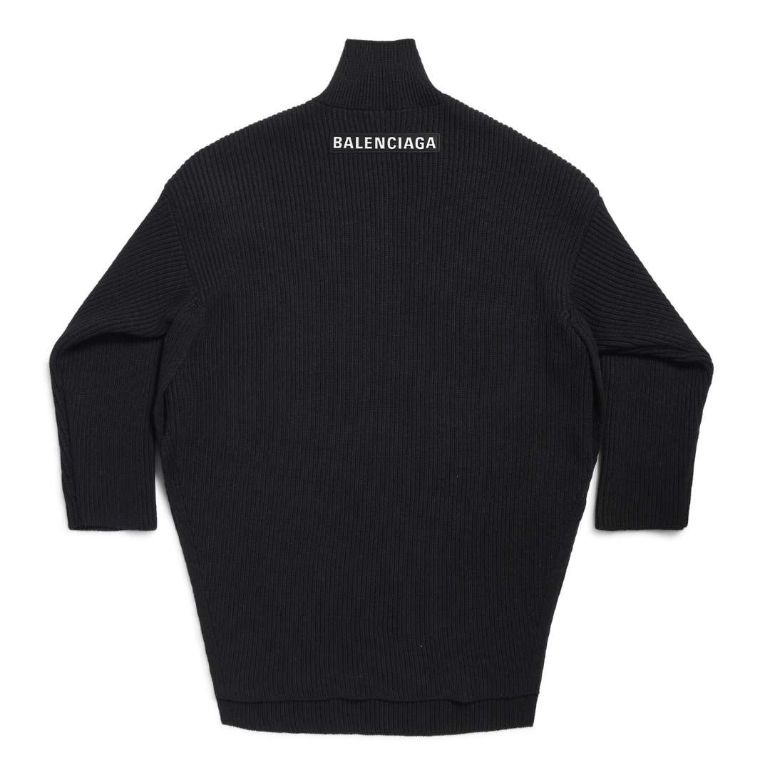 Half zip high neck wool knit.